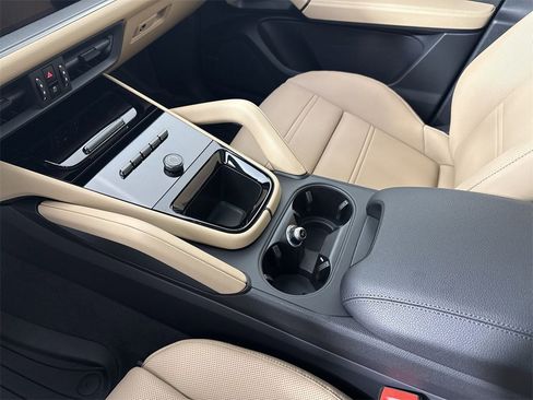 New 2026 Porsche Cayenne E-Hybrid Coupe image 32