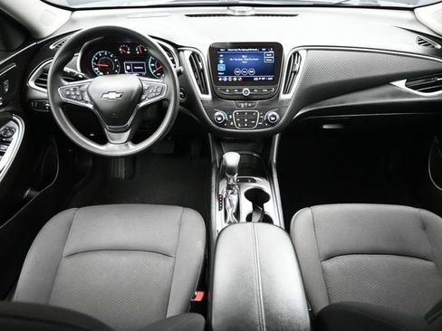 Used 2025 Chevrolet Malibu LT FWD image 11