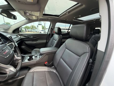 Used 2023 GMC Acadia SLT w/ Technology Package AWD/4WD image 11