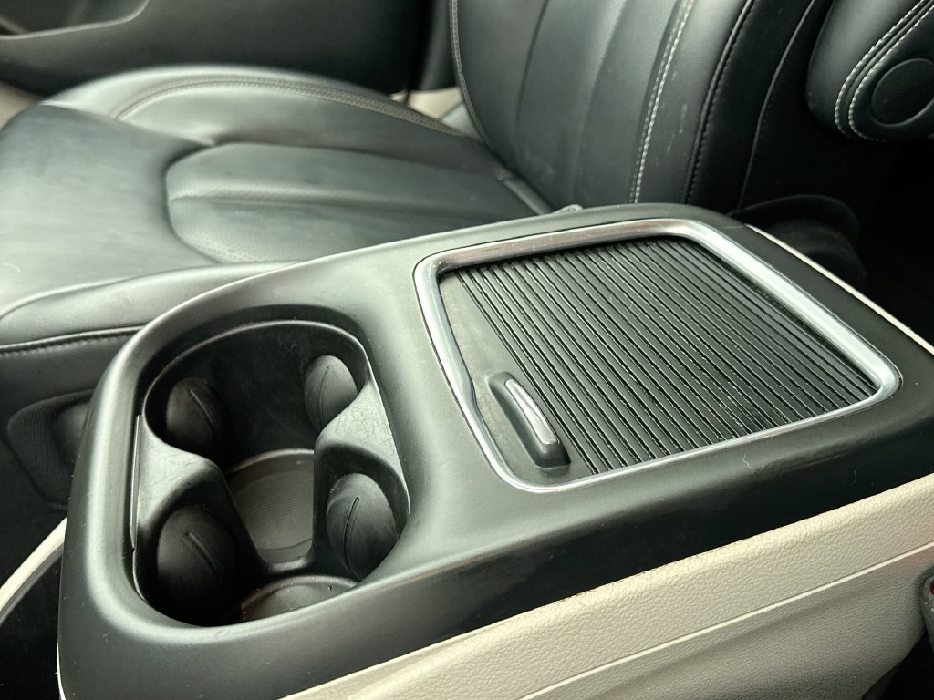 Used 2023 Chrysler Pacifica Touring-L w/ Uconnect Theater Family Group AWD/4WD image 24