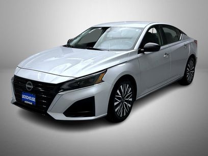 Used 2024 Nissan Altima 2.5 SV