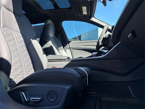 Used 2023 Audi RS 6 w/ Executive Package image 21