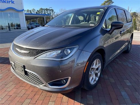 Used 2018 Chrysler Pacifica Touring Plus image 1