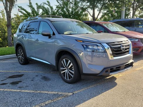 Certified 2025 Nissan Pathfinder Platinum w/ Cargo Package FWD image 2
