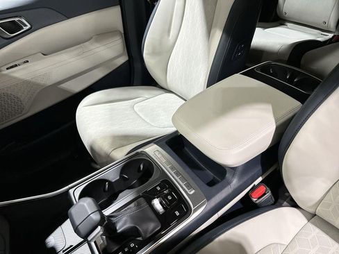 New 2026 Kia Carnival EX image 22