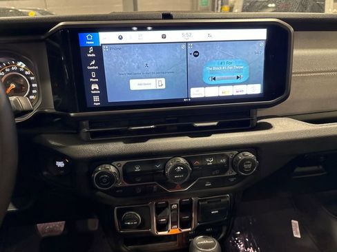 New 2026 Jeep Gladiator Sport AWD/4WD image 18