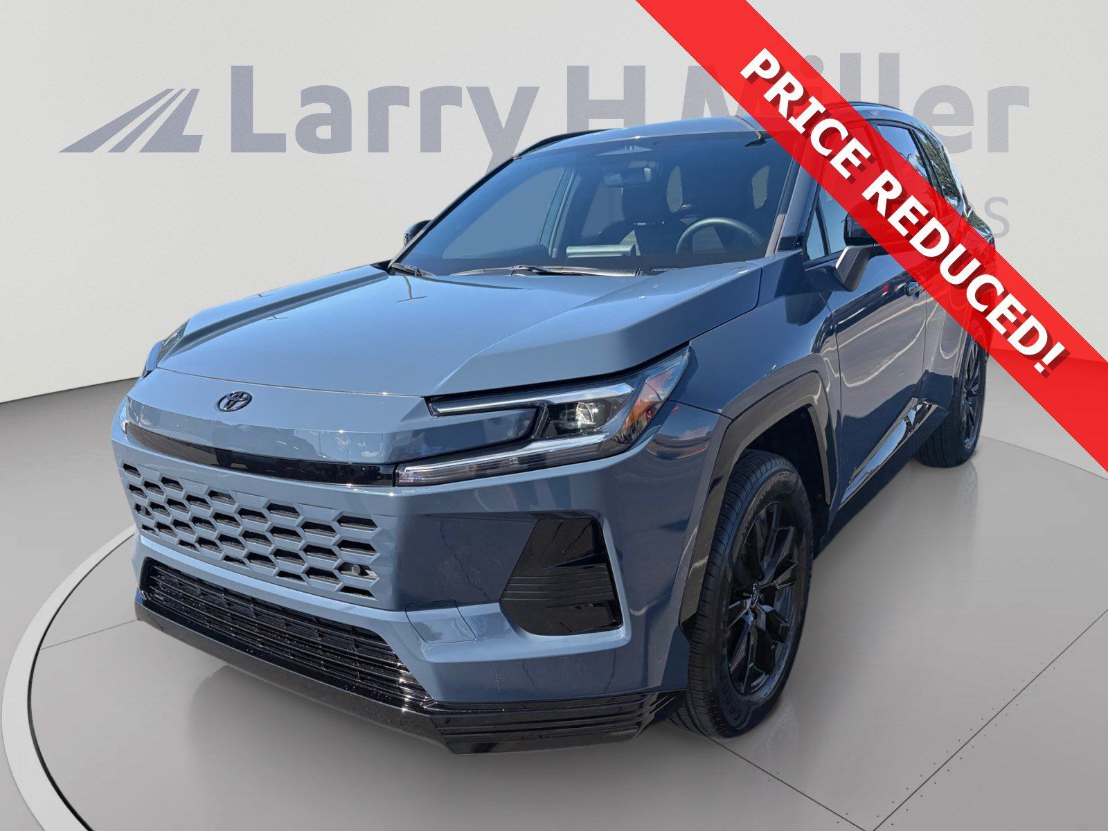 Used 2026 Toyota RAV4 SE w/ Convenience Package FWD image 1