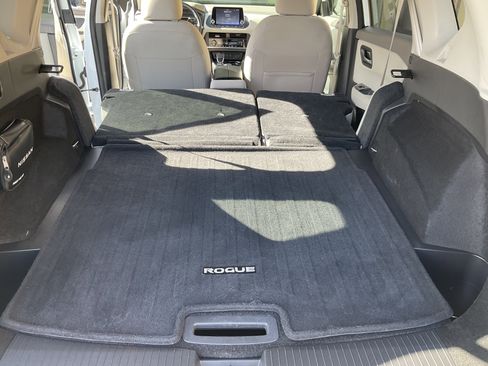 Used 2025 Nissan Rogue SV image 38