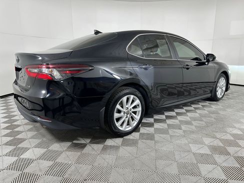 Used 2022 Toyota Camry LE image 8