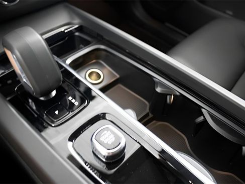 New 2025 Volvo XC60 T8 Plus w/ Protection Package Premier image 26