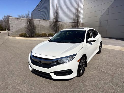 Used 2017 Honda Civic EX image 3