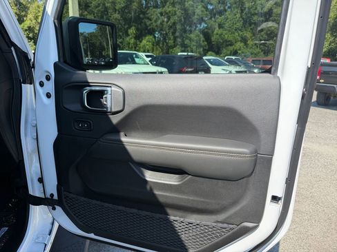 New 2025 Jeep Gladiator Sport image 29