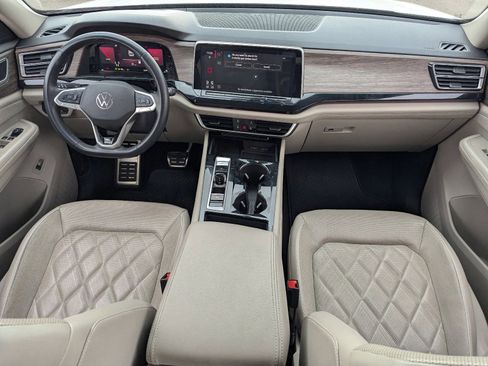 Used 2024 Volkswagen Atlas SEL Premium R-Line image 15