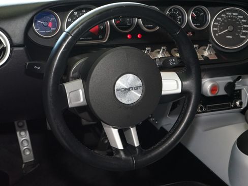 Used 2006 Ford GT RWD image 14
