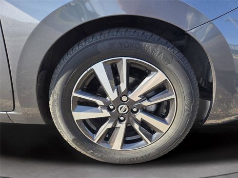 Used 2021 Nissan Versa SV FWD image 31