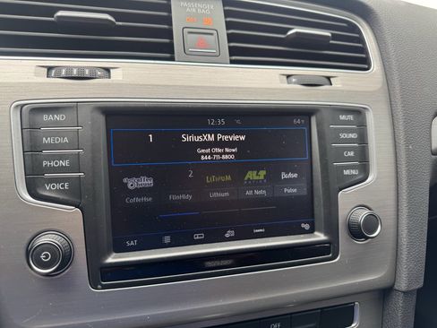 Used 2017 Volkswagen Golf S image 18