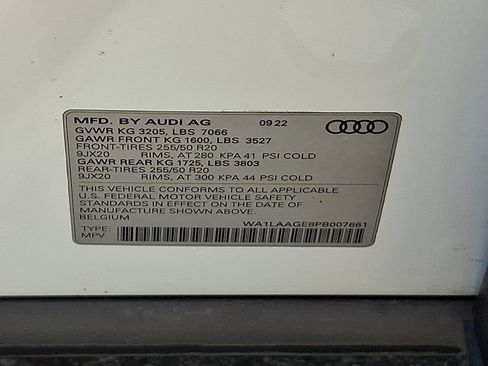 Certified 2023 Audi e-tron Premium Plus w/ Premium Plus Package AWD/4WD image 29