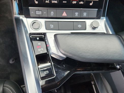 Used 2021 Audi e-tron Premium w/ Convenience Plus Package image 24