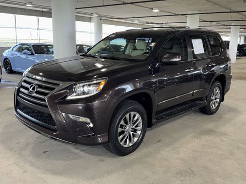 Used 2016 Lexus GX 460 Luxury w/ Preferred Accessory Package image 4