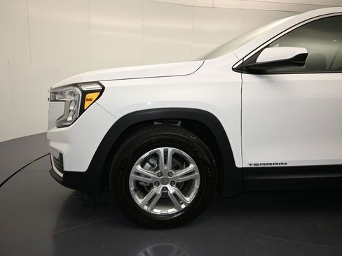Used 2024 GMC Terrain SLE FWD image 9