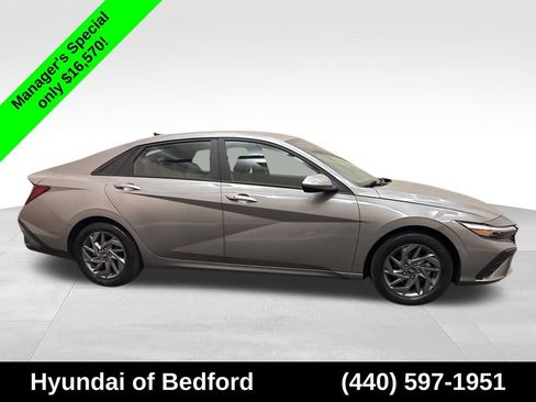 Used 2024 Hyundai Elantra SEL FWD image 4