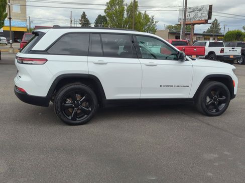 Used 2024 Jeep Grand Cherokee Limited w/ Luxury Tech Group II AWD/4WD image 7