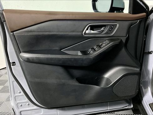 Used 2023 Nissan Rogue Platinum w/ Platinum Premium Package FWD image 23