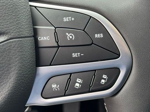 New 2027 Chrysler Pacifica Select FWD image 18