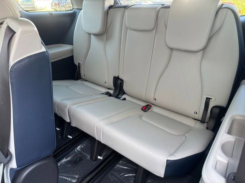 New 2026 Kia Carnival EX FWD image 16