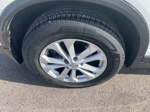 Used 2016 Nissan Rogue SV AWD/4WD image 21