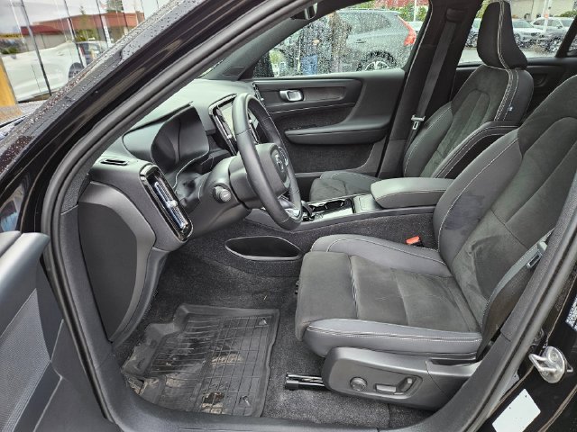 Used 2023 Volvo XC40 Recharge Plus w/ Protection Package Premier AWD/4WD image 17