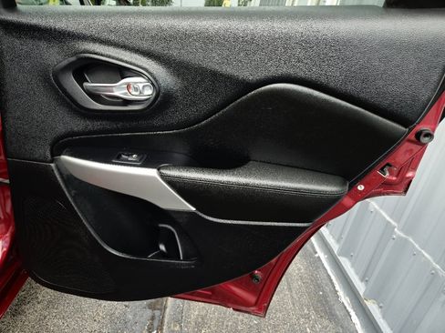 Used 2017 Jeep Cherokee Overland w/ Technology Group image 48