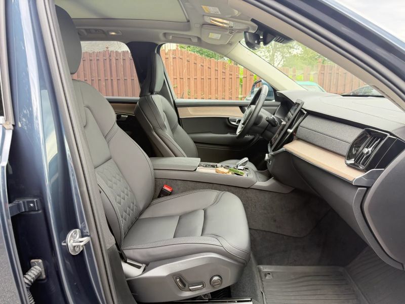 Used 2025 Volvo XC90 B6 Plus w/ Protection Package Premier AWD/4WD image 34
