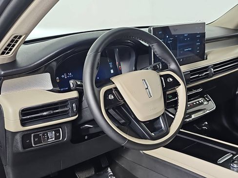 Used 2025 Lincoln Corsair FWD image 16
