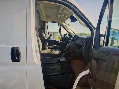 Used 2025 RAM ProMaster 2500 w/ Convenience Group FWD image 9