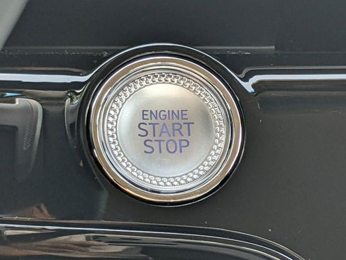 Used 2025 Genesis G80 2.5T image 29