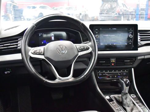 Used 2025 Volkswagen Jetta SE FWD image 8