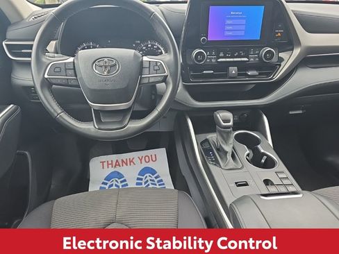 Used 2024 Toyota Highlander LE image 21