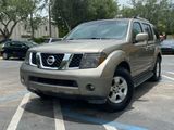 Used 2005 Nissan Pathfinder SE w/ (P01) Se Premium Pkg image 2