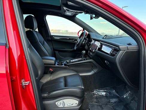 Certified 2023 Porsche Macan S image 21