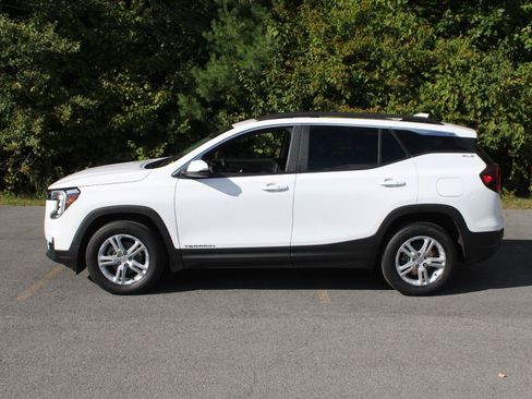 Used 2022 GMC Terrain SLE w/ GMC Pro Grade Package AWD/4WD image 5
