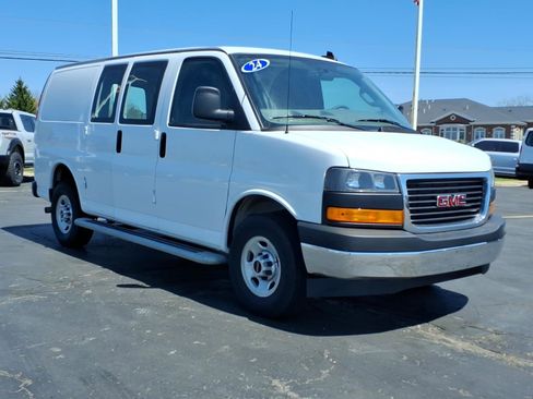 Used 2024 GMC Savana 2500 w/ Driver Convenience Package RWD image 3