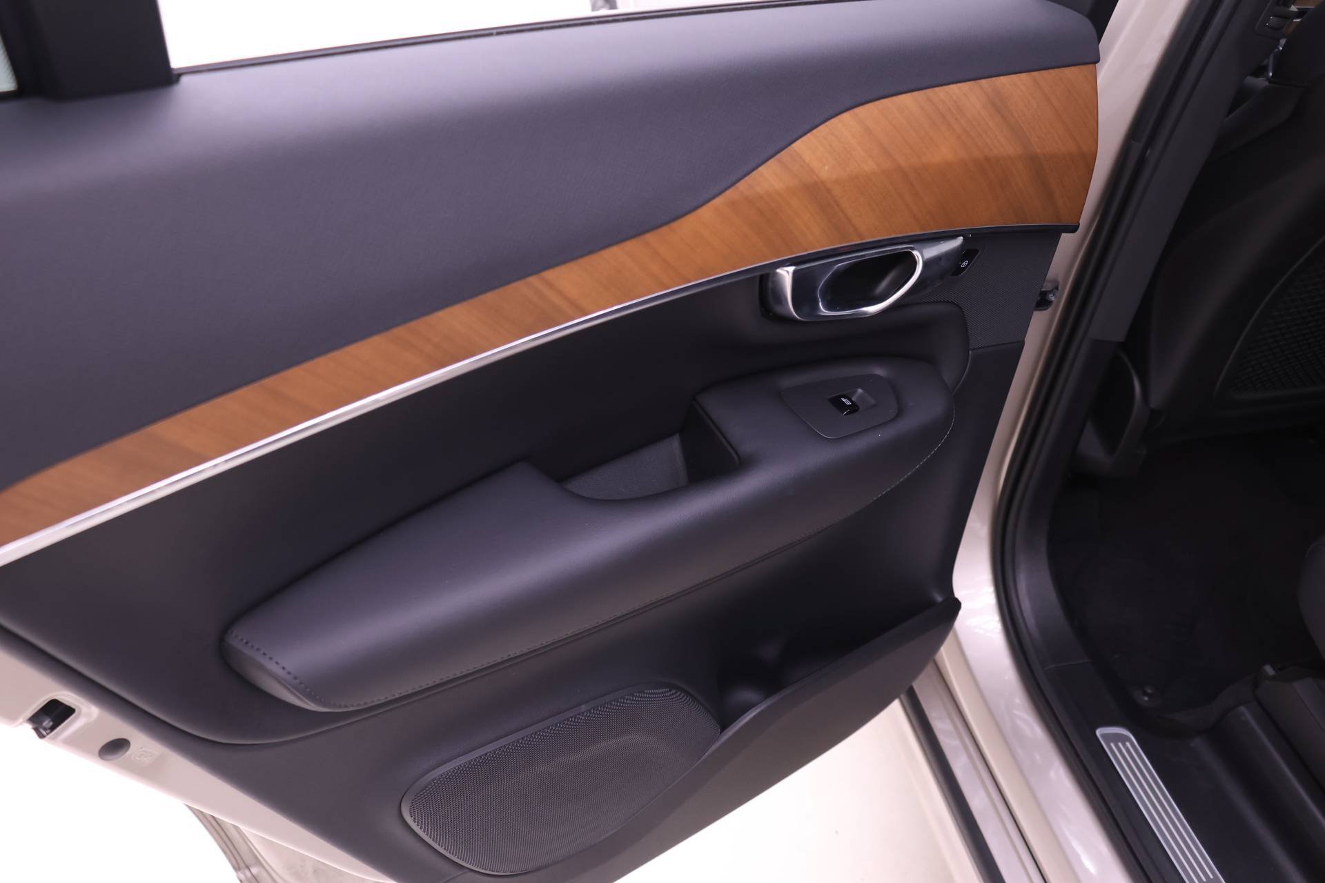 Certified 2024 Volvo XC90 B6 Plus AWD/4WD image 21
