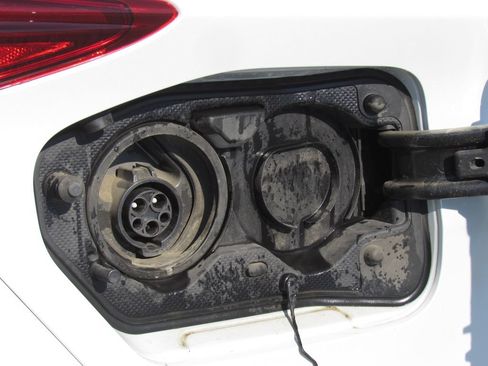 Used 2021 Toyota Prius Prime Limited FWD image 11