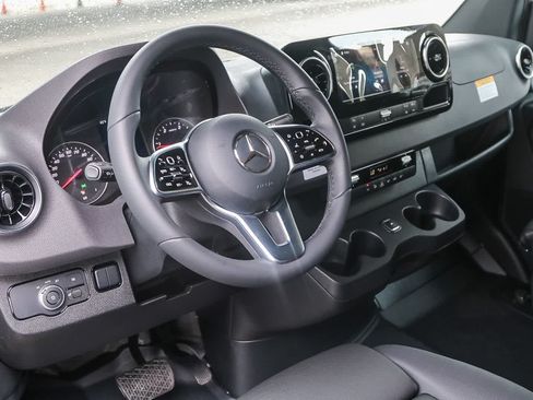 Used 2024 Mercedes-Benz Sprinter 2500 image 12