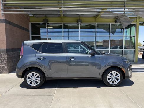 Used 2024 Kia Soul LX FWD image 9