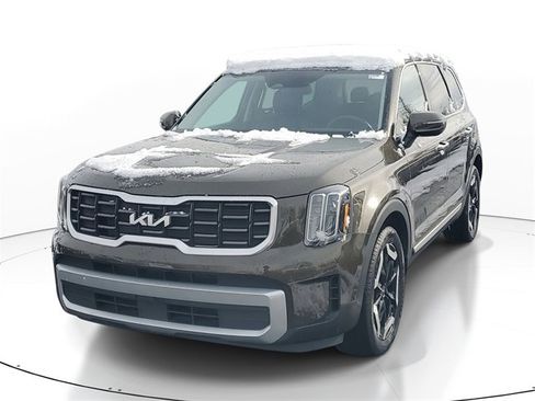 Certified 2023 Kia Telluride S image 2