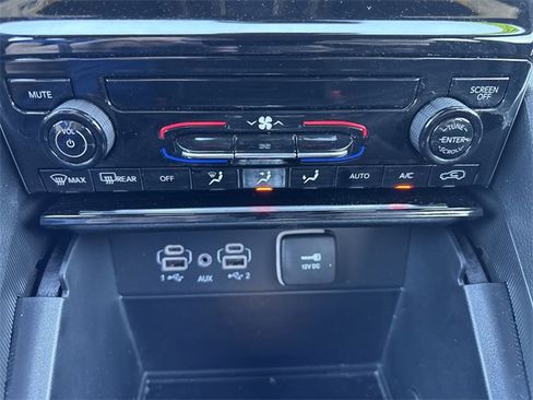 Used 2025 Jeep Grand Cherokee Laredo X image 21