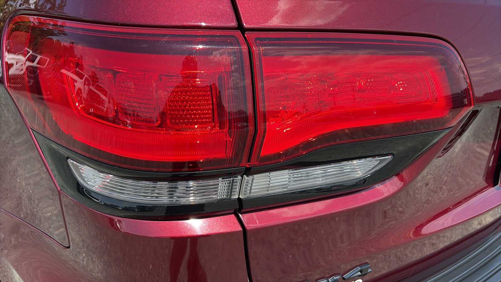 Used 2019 Jeep Grand Cherokee Altitude AWD/4WD image 29