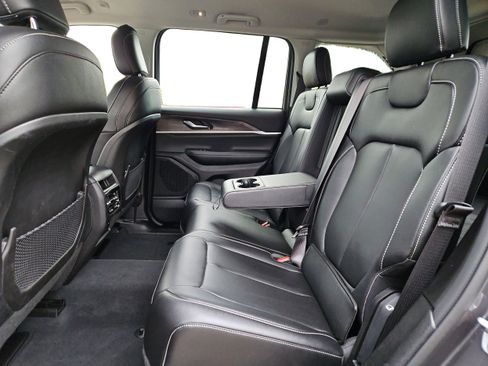 Used 2023 Jeep Grand Cherokee Limited image 12